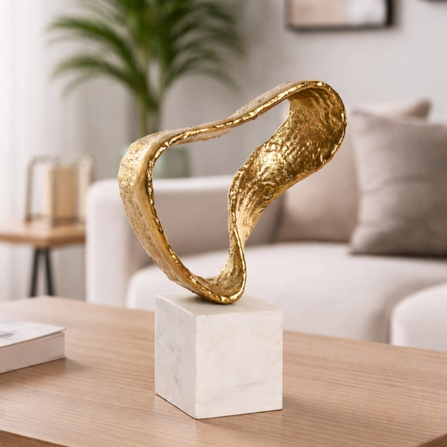 Decoración Abstracta Dorada de Aluminio y Mármol 28 cm