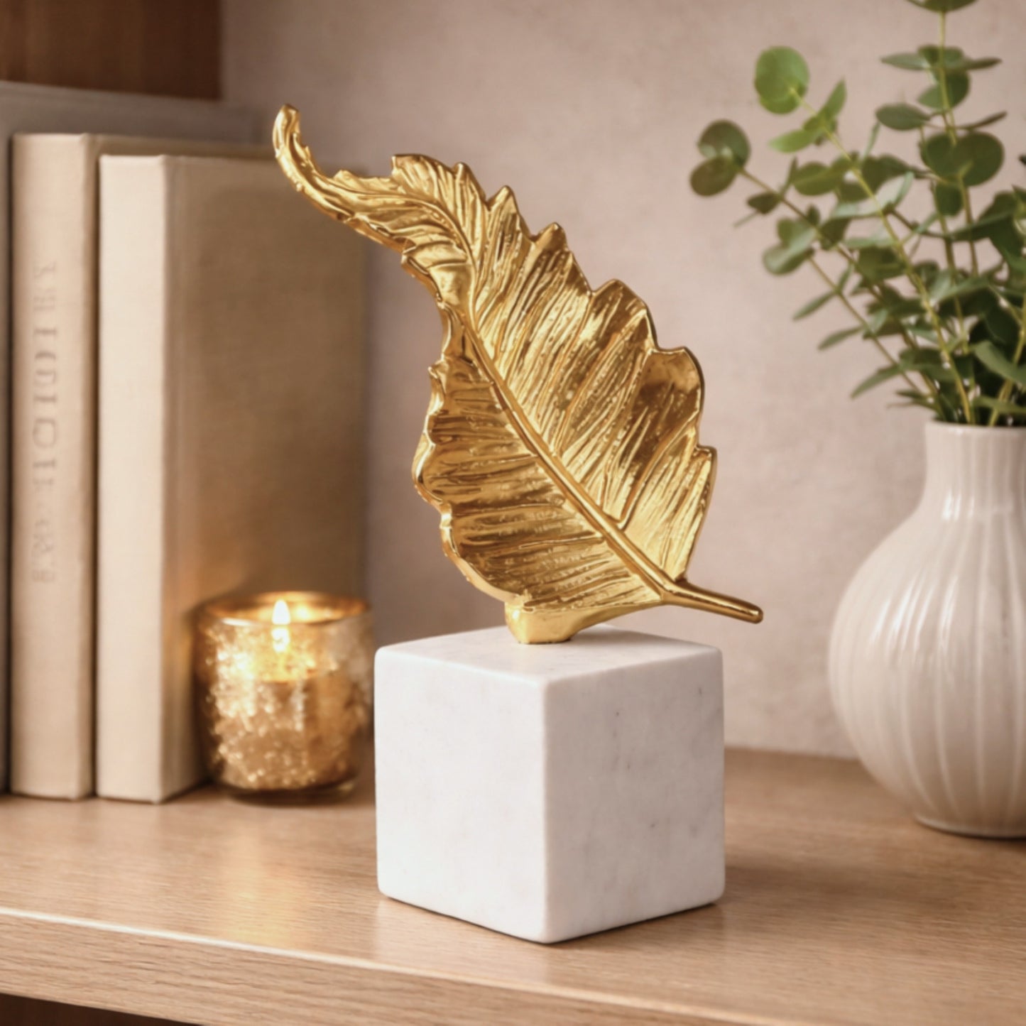 Hoja Decorativa de Aluminio Dorado con Mármol 22 cm